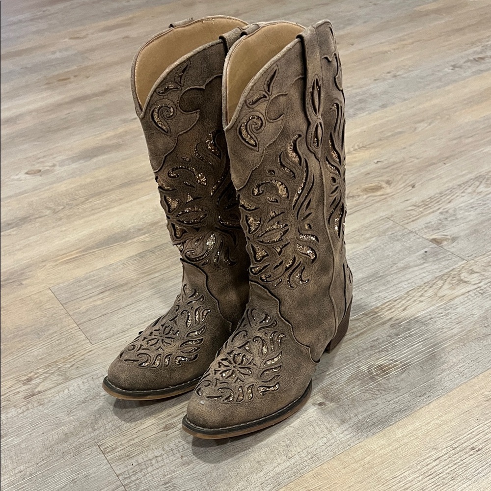 Women size 6 Roper boots- like new